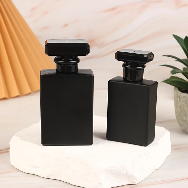 30/50ml Bright Black Perfume B - Water Bottle Blank のレビューと価格
