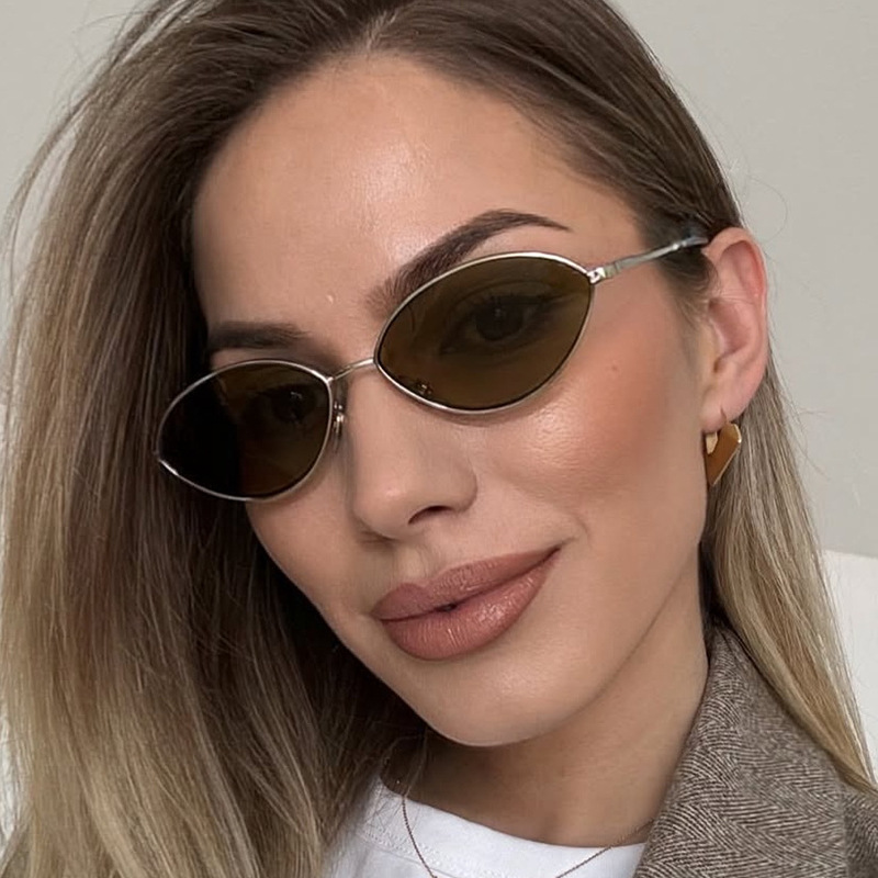 Retro Cat eye Woman Sunglasses - Metal Photo Panel のレビューと価格
