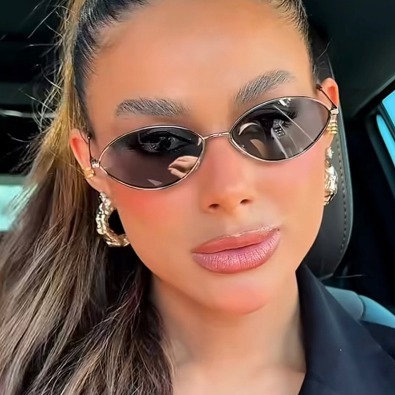 Retro Cat eye Woman Sunglasses - Metal Photo Panel のレビューと価格